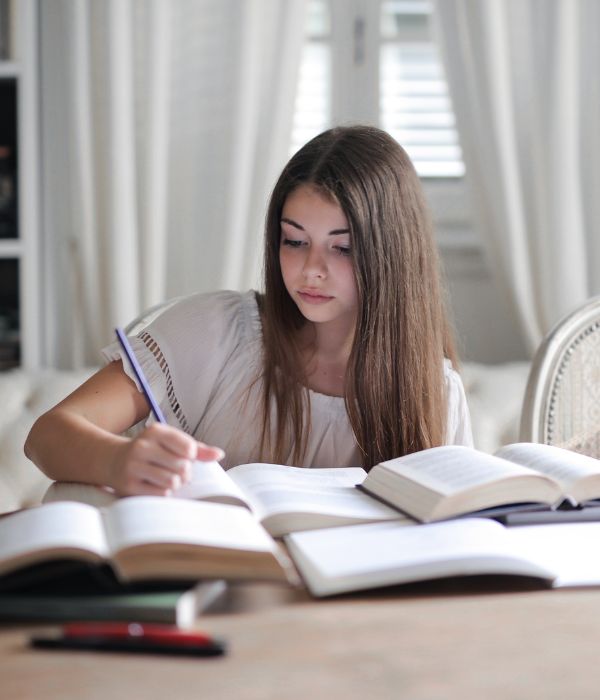 estudiante practicando la lectura diagonal